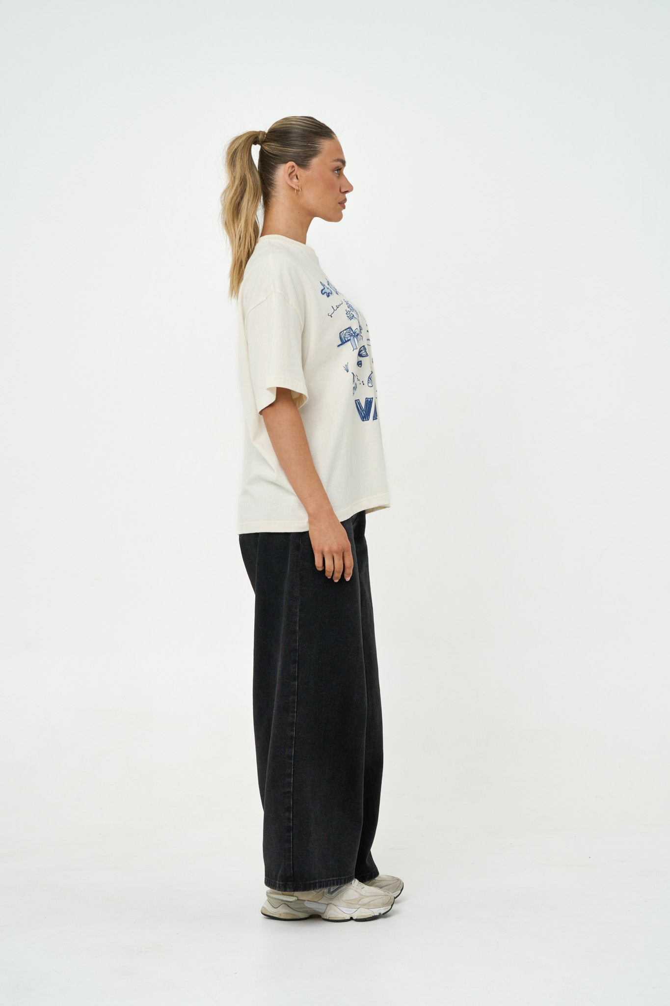 HOLIDAY TEE